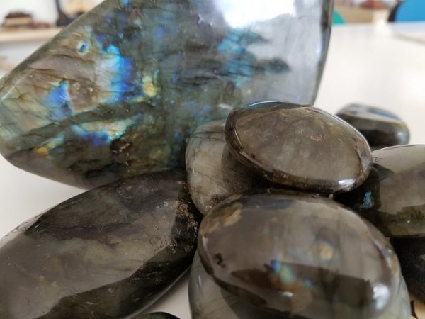 Labradorites pierres roulées et galets Ondorama bien etre